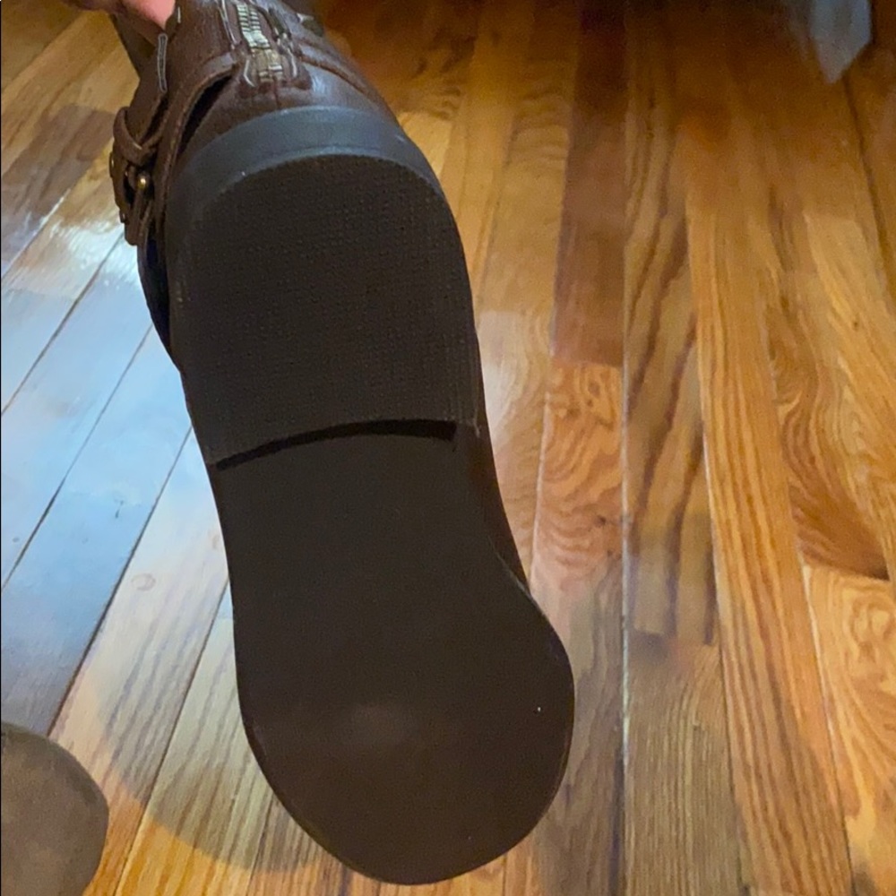 brown boots - Picture 3 of 5